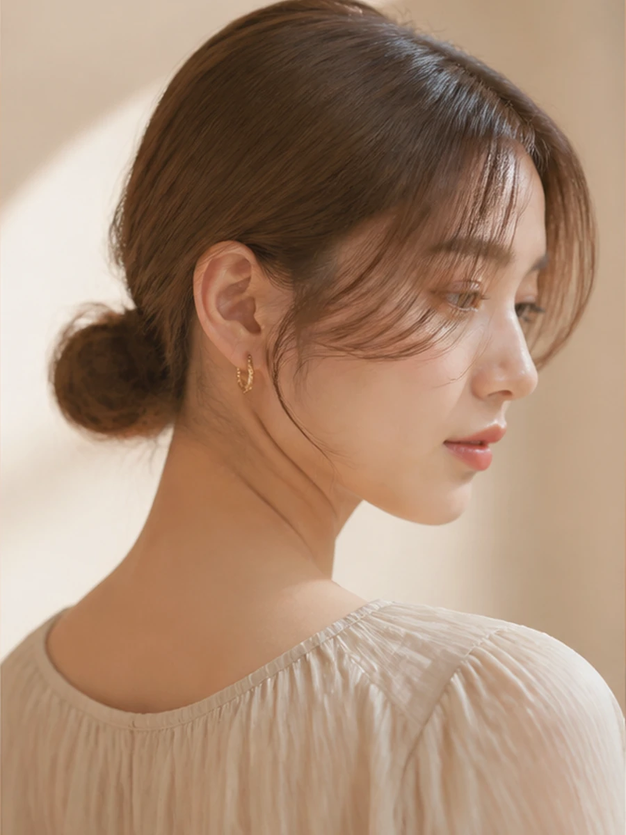 お団子ヘアと束感前髪