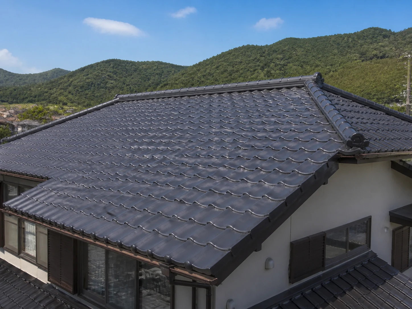 葺き替え工事完了後の屋根