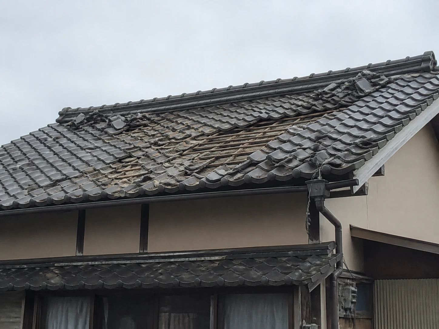 台風で被害を受けた屋根