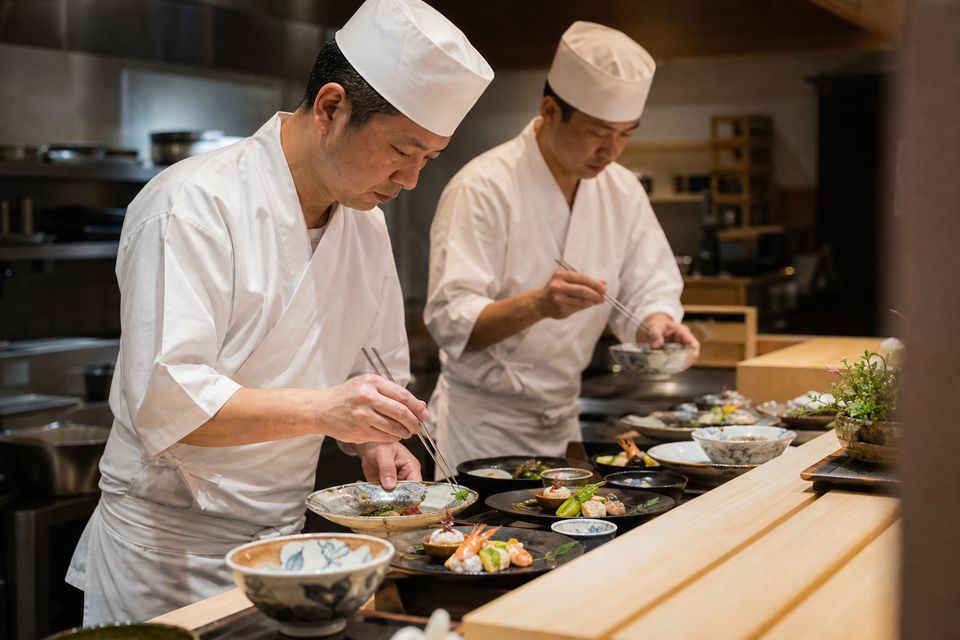 板前による調理シーン